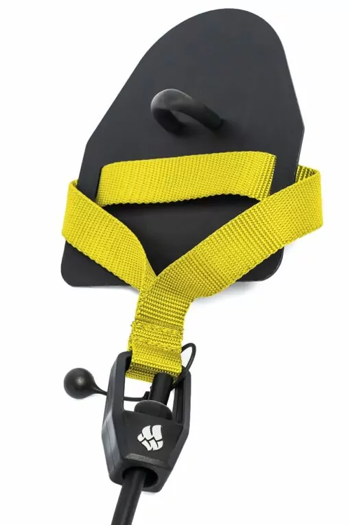 Mad Wave Dry Training mit Paddle und gelbem Handgurt